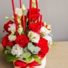 Aranjament floral cutie cu trandafiri și eustoma livrare mures