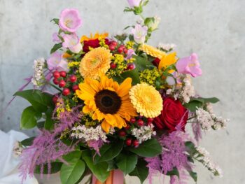 Buchet colorat din flori asortate livrare mures