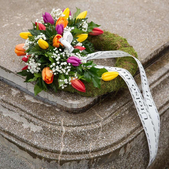 Coronita funerara lalele colorate livrare flori mures