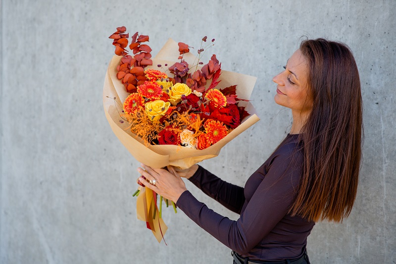 Buchet de toamna cu nuante de portocaliu livrare flori targu mures Buchet de toamna cu nuante de portocaliu livrare flori targu mures
