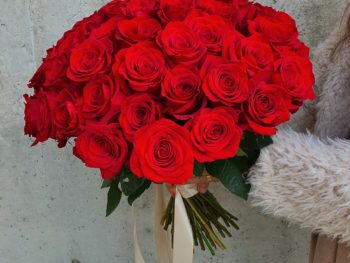Buchet minimalist din trandafiri roșii