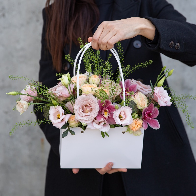 Aranjament floral flori roz livrare flori mures