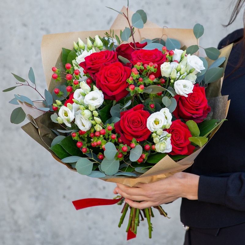 Buchet trandafiri cu eustoma livrare flori mures