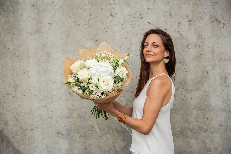 Buchet din flori albe livrare flori targu mures Buchet din flori albe livrare flori targu mures